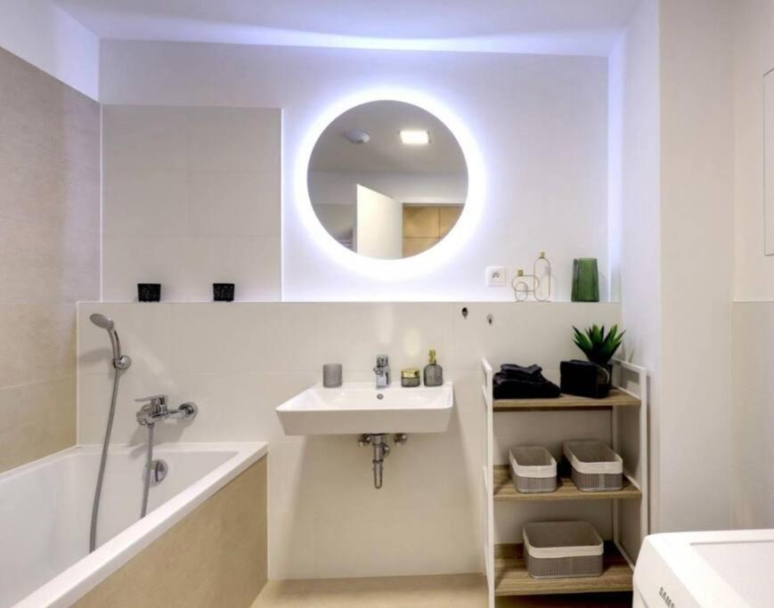 Klinger Apartment Братислава Экстерьер фото