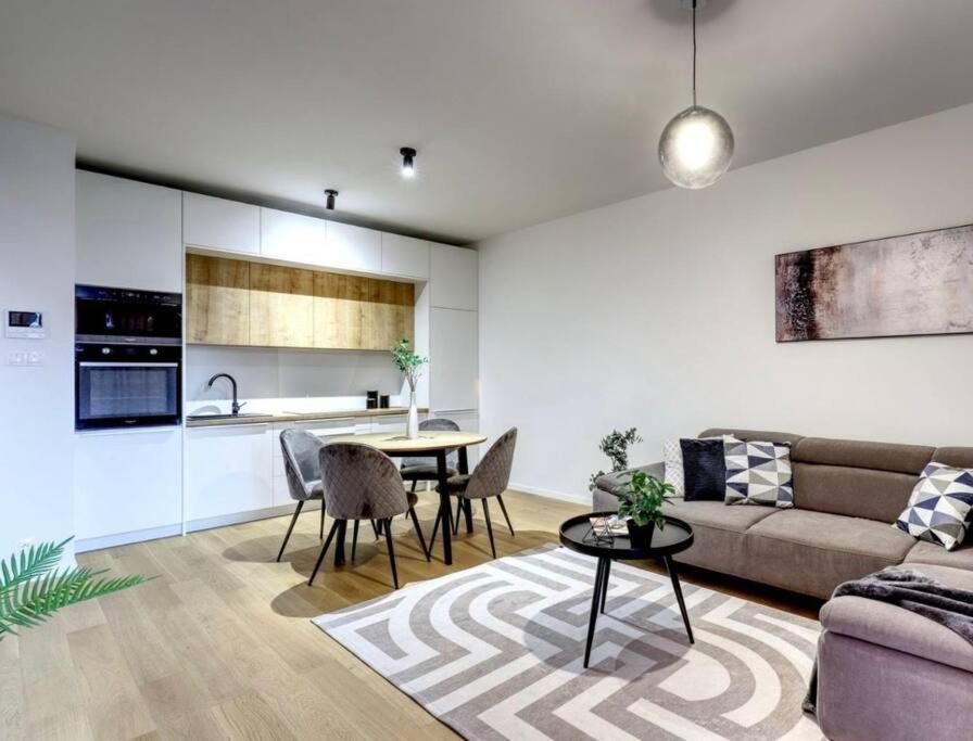 Klinger Apartment Братислава Экстерьер фото